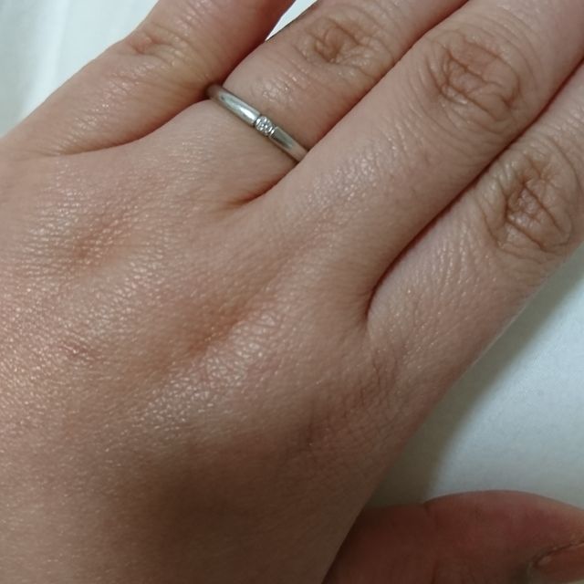 【アイプリモ(I-PRIMO)の口コミ】 最初はTHE・結婚指輪なシンプルな物を探していたのですが、見てるうちにダ…