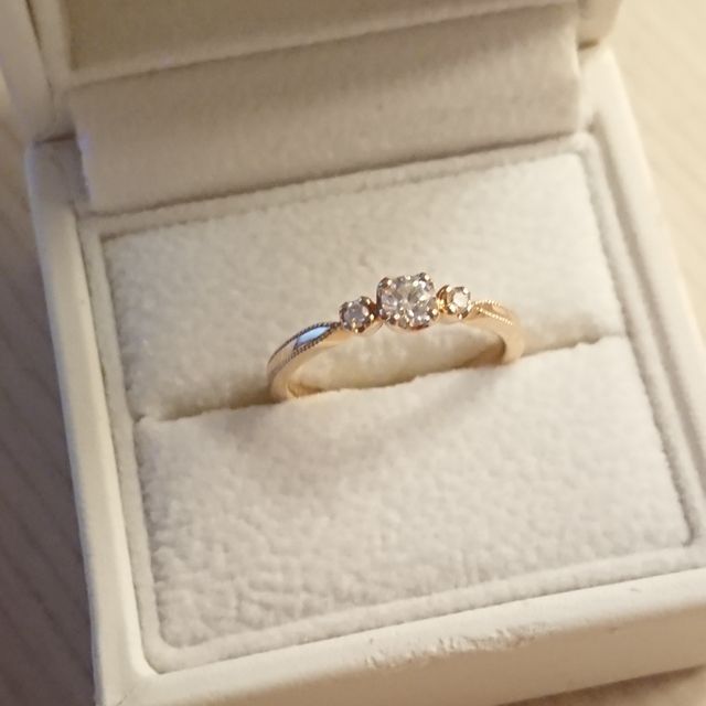 【AFFLUX(アフラックス)の口コミ】 シリーズの結婚指輪のデザインが気に入り、先に結婚指輪のみペアで購入を…