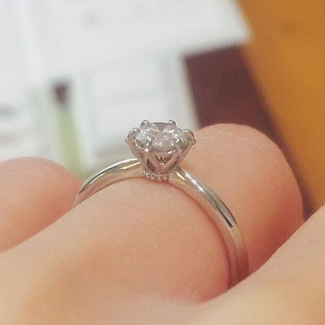 【LUCIE(ルシエ)の口コミ】 婚約指輪はシンプルだけどどこかこだわりのある物を探していました。色々…