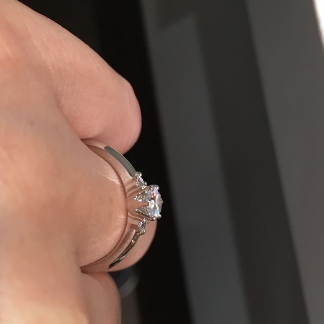 【ラザール ダイヤモンド(LAZARE DIAMOND)の口コミ】 私は8店のお店を回りましたが、ダイヤモンドの輝きがダントツでキレイでし…