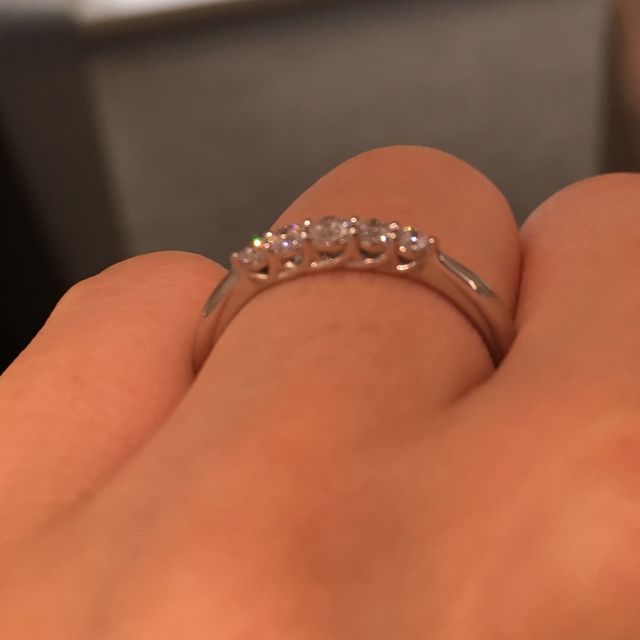 【アイプリモ(I-PRIMO)の口コミ】 メレダイヤが目立ち、結婚指輪としては珍しいデザインだと思います。
ダイ…