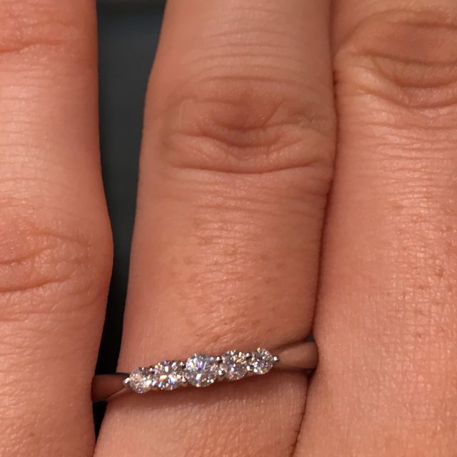 【アイプリモ(I-PRIMO)の口コミ】 メレダイヤが目立ち、結婚指輪としては珍しいデザインだと思います。
ダイ…