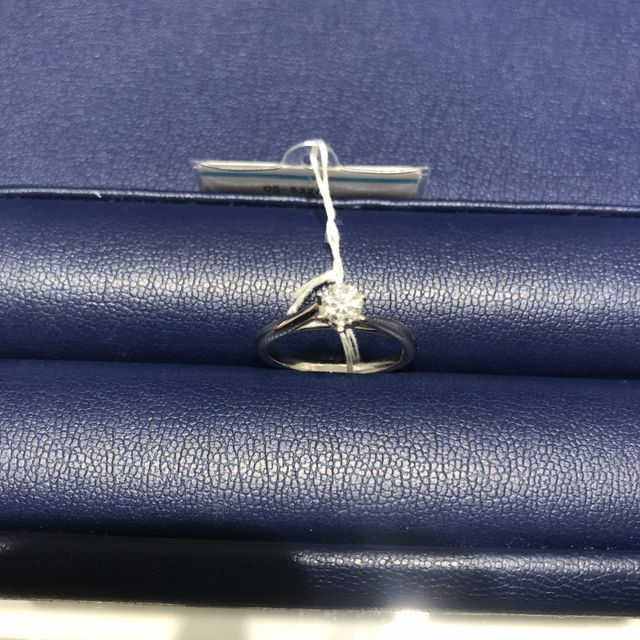 【銀座ダイヤモンドシライシの口コミ】 シンプルなデザインですが、彼女に似合うはずだというのが1番の決め手です…