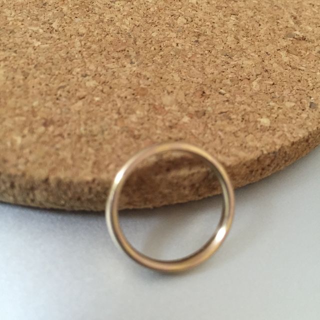 【俄(にわか)の口コミ】 素材が一種類ではなく、２種類を木目上に重ねて作られているところ。

私…