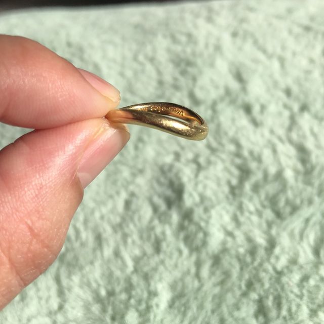 【Marriaged Marriage(マリッジド・マリッジ)の口コミ】 いろんな角度で楽しめます
はめていると指輪って回ってしまいがちですが、…