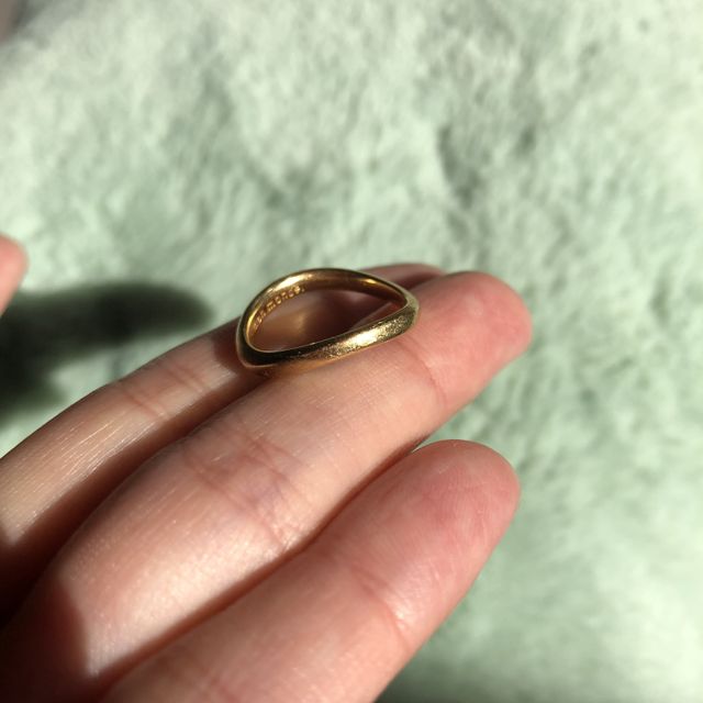 【Marriaged Marriage(マリッジド・マリッジ)の口コミ】 いろんな角度で楽しめます
はめていると指輪って回ってしまいがちですが、…