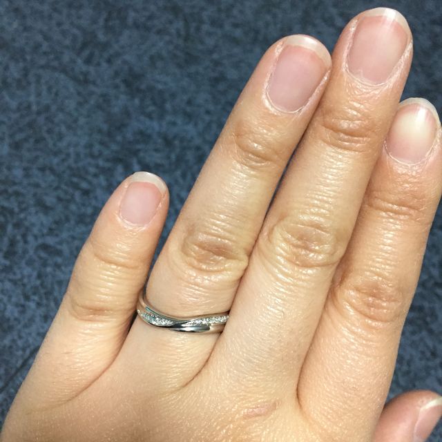【JEWELRY  KAMATA(ジュエリーかまた)の口コミ】 ペアでお互い「これだ！」
と思ったのがこの指輪でした。
ラインが綺麗で…