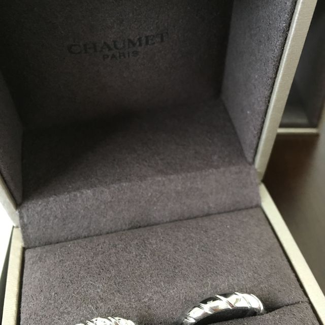 【ショーメ(CHAUMET)の口コミ】 婚約指輪無しの予定だったことと、普段から指輪をつける習慣がなかったこ…