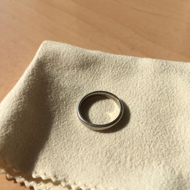 【ティファニー(Tiffany & Co.)の口コミ】 形が気に入りました。指が結構むちむちしているので、指輪の側面が丸みを…