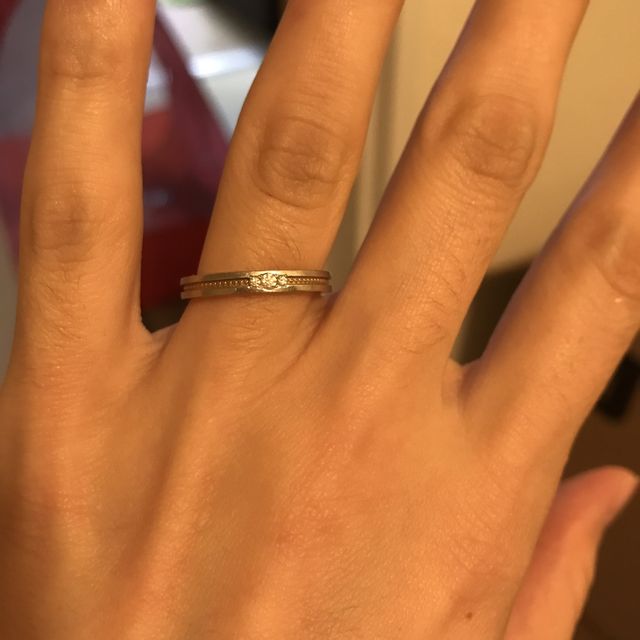 【アイプリモ(I-PRIMO)の口コミ】 真ん中にあるダイヤが小さめでどんな服でも合うし、男性用もとてもシンプ…