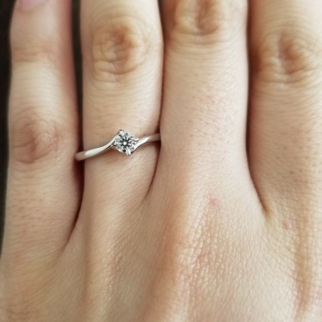 【ラザール ダイヤモンド(LAZARE DIAMOND)の口コミ】 受ける光によってダイヤモンドの発する色が変わる特徴が素敵だと思ったか…