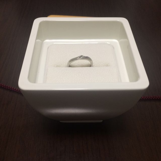 【葵山葵(アオイワサビ)の口コミ】 私は指が太いので細い指輪だと余計に指が太く見えがちになってしまうので…