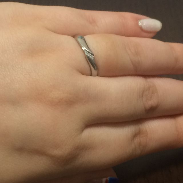 【葵山葵(アオイワサビ)の口コミ】 私は指が太いので細い指輪だと余計に指が太く見えがちになってしまうので…