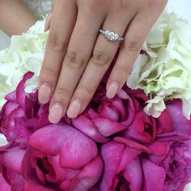 【ティファニー(Tiffany & Co.)の口コミ】 婚約指輪を選びにティファニーのお店に立ち寄り、
商品を眺めていた時に目…