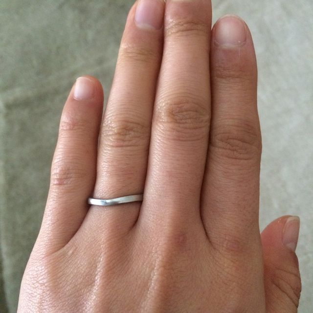 【カルティエ(Cartier)の口コミ】 婚約指輪は買わないということで結婚指輪を奮発してもらいました。
主人が…