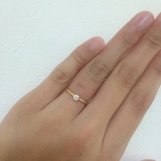 【カルティエ(Cartier)の口コミ】 色黒のためシルバーが似合わないので、ゴールドのエンゲージリングを探し…