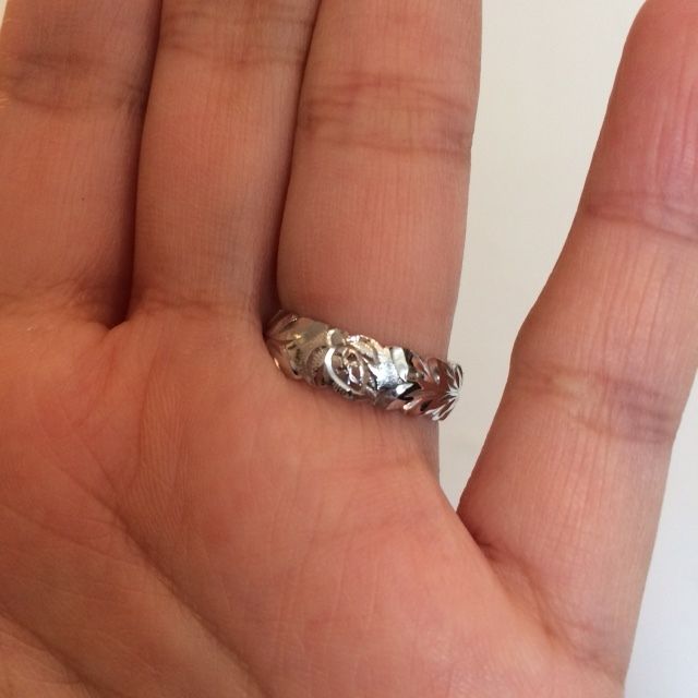 【Wailea(ワイレア)の口コミ】 担当の方がとても感じのいい方でした。
私はウクレレを弾くので、「左の指…