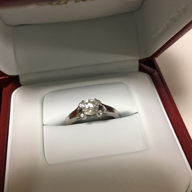 【カルティエ(Cartier)の口コミ】 ダイヤモンドであることだけ決めていました。実際につけたときに、一番し…