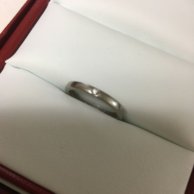【カルティエ(Cartier)の口コミ】 以前から、石が一つのシンプルなデザインが良いと決めていました。
幸い、…