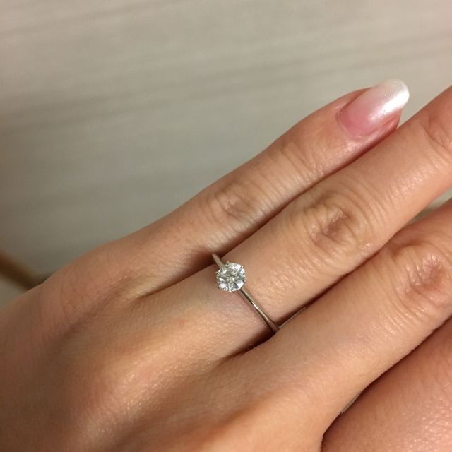 【AHKAH(アーカー)の口コミ】 昔からAHKAHのアクセサリに憧れていて、今回婚約指輪としてプレゼントして…