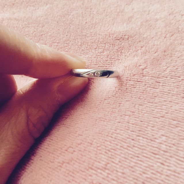 【4℃ BRIDAL(ヨンドシーブライダル)の口コミ】 元々、ネットで目星をつけていて来店時試着して決定。

シンプルだけどデ…