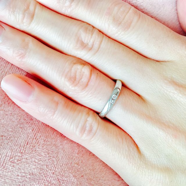 【4℃ BRIDAL(ヨンドシーブライダル)の口コミ】 元々、ネットで目星をつけていて来店時試着して決定。

シンプルだけどデ…