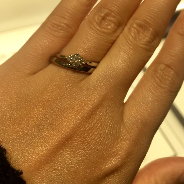 【俄(にわか)の口コミ】 もともと婚約指輪は一粒ダイヤのイメージだったので、一粒ダイヤのものを…