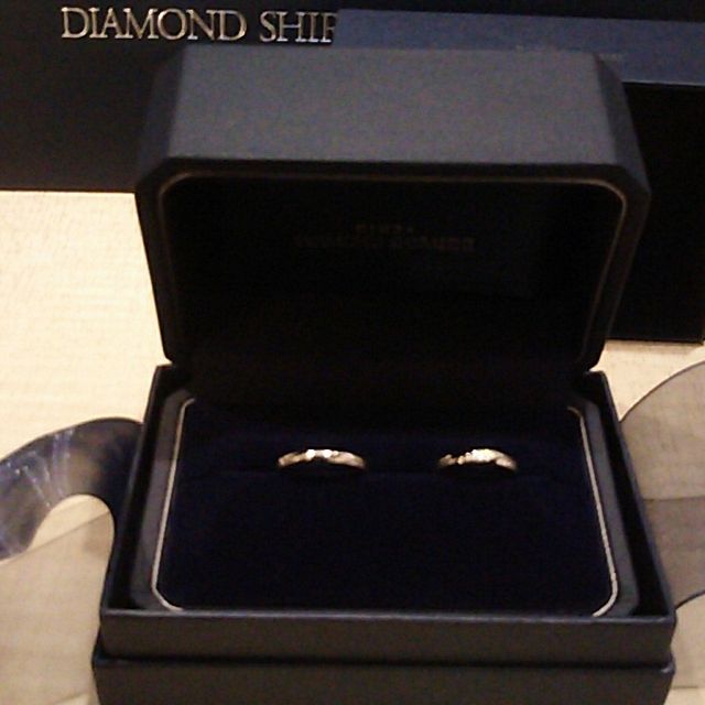 【銀座ダイヤモンドシライシの口コミ】 細身でシンプルなデザインが飽きがこないと思いました。婚約指輪がなかっ…