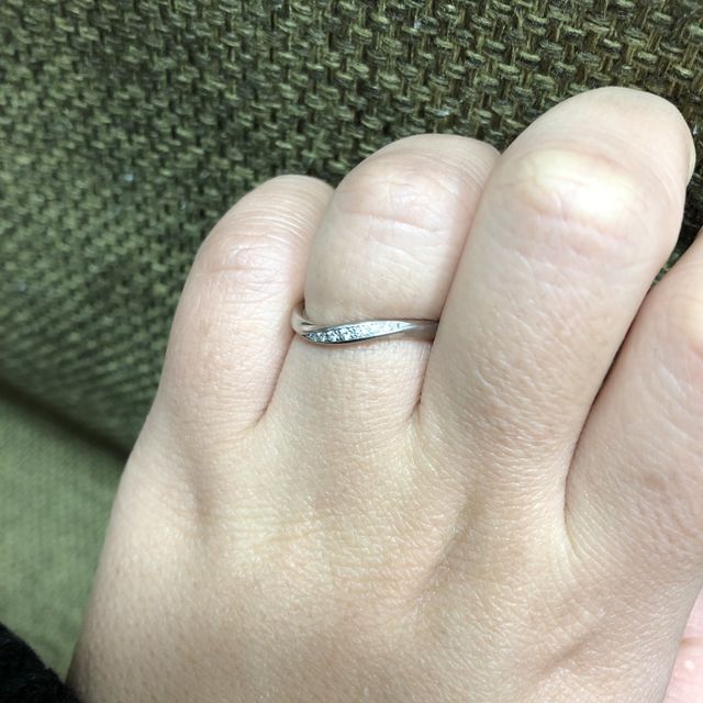 【4℃ BRIDAL(ヨンドシーブライダル)の口コミ】 昔から欲しかった4°Cの指輪。指が太いので華奢に見える形を探していた…