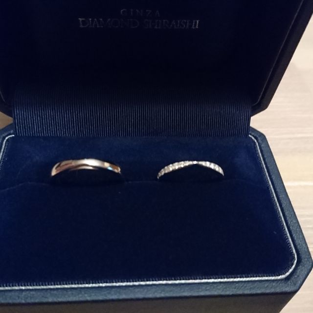 【銀座ダイヤモンドシライシの口コミ】 派手すぎず、シンプルすぎないデザインでした。ウェーブは派手かなとおも…