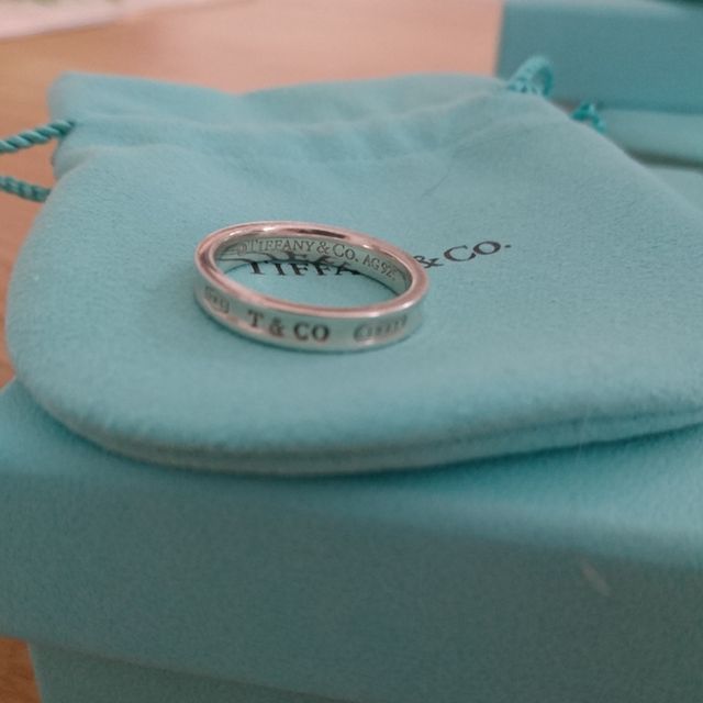 【ティファニー(Tiffany & Co.)の口コミ】 TIFFANYの『デザイン』が一番の決め手となりました。シンプルなデザインの…