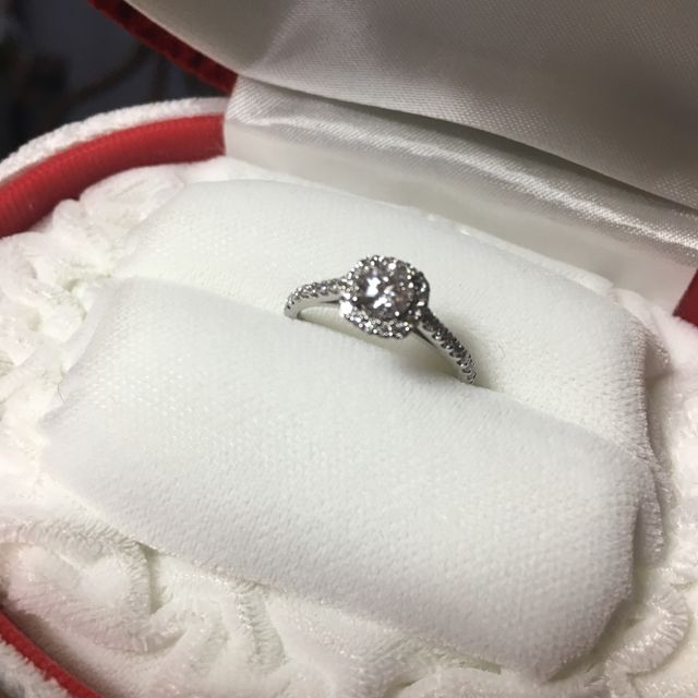 【WATANABE / 卸商社直営　渡辺の口コミ】 ブランドのネームバリューよりも、ダイヤの質と大きさに拘りたいと彼と相…