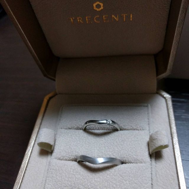 【TRECENTI(トレセンテ)の口コミ】 着け心地と、飽きないデザインです。
年齢を重ねても似合うデザインにした…