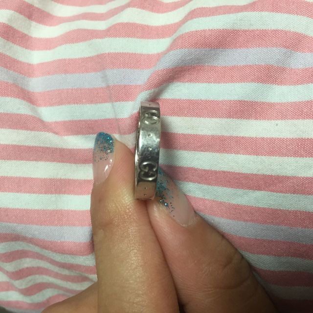 【グッチ(GUCCI)の口コミ】 シンプルで人気のデザイン！

主人がつけていてもオシャレで

すぐにお互…