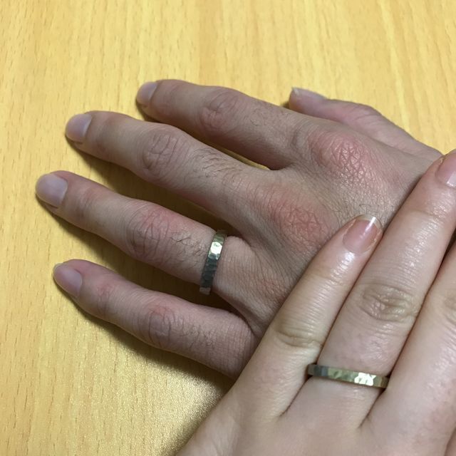 【mina.jewelry(ミナジュエリー)の口コミ】 店舗に数多くのサンプルや過去に製作された方の仮リングがあり、実際に見…