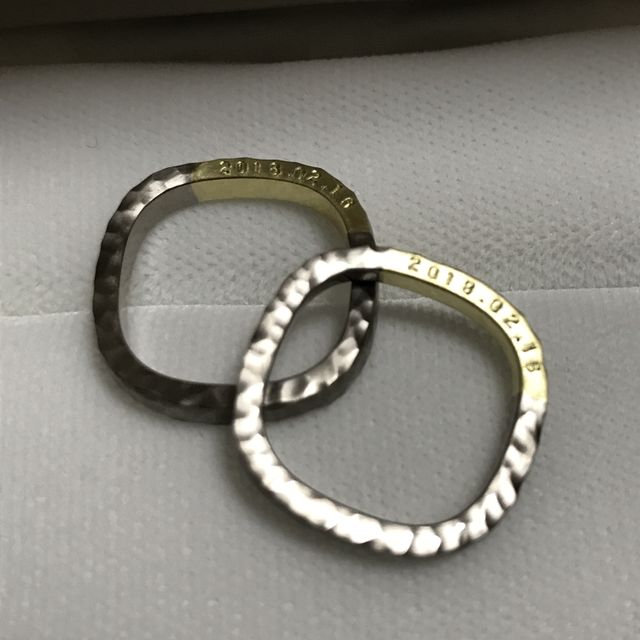 【mina.jewelry(ミナジュエリー)の口コミ】 店舗に数多くのサンプルや過去に製作された方の仮リングがあり、実際に見…