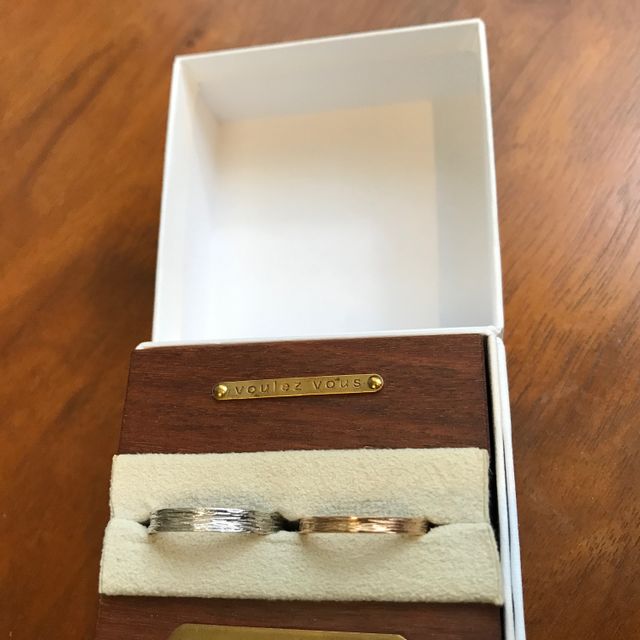 【voulez vous(ヴーレ・ヴー)の口コミ】 主人はシルバー、私は色黒なのでどうしてもピンクゴールドがよくどちらも…