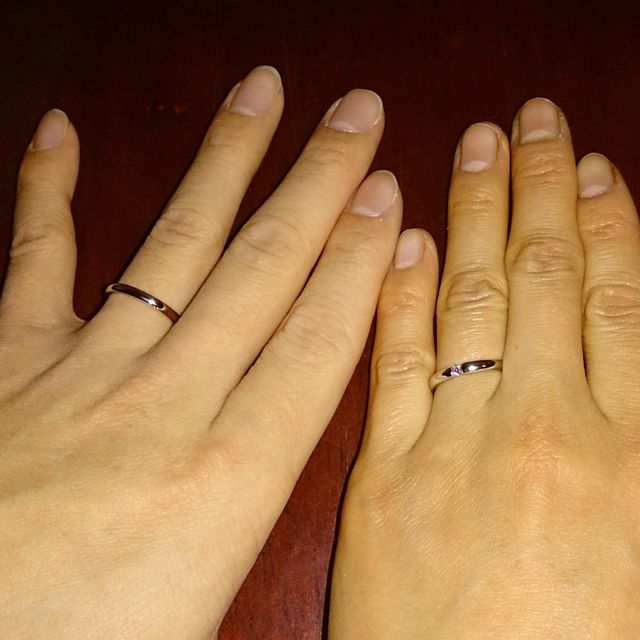 【銀座ダイヤモンドシライシの口コミ】 シンプルですがワンポイント輝いており、ずっとつけていても飽きのこない…