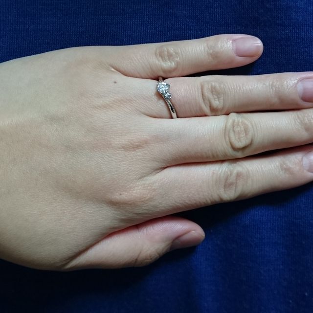 【アネリディギンザ(ANELLI DI GINZA)の口コミ】 デザインがとても良かった。こんなに大きいメレダイヤがついているデザイ…