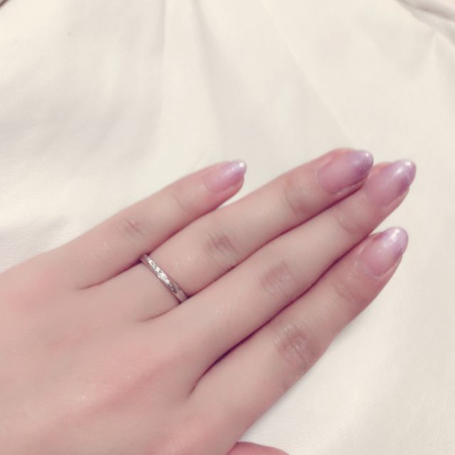 【GALA JEWELRY(ガラジュエリー)の口コミ】 夫婦揃ってイメージ通りのデザインだったことと、その中でも旦那が希望し…