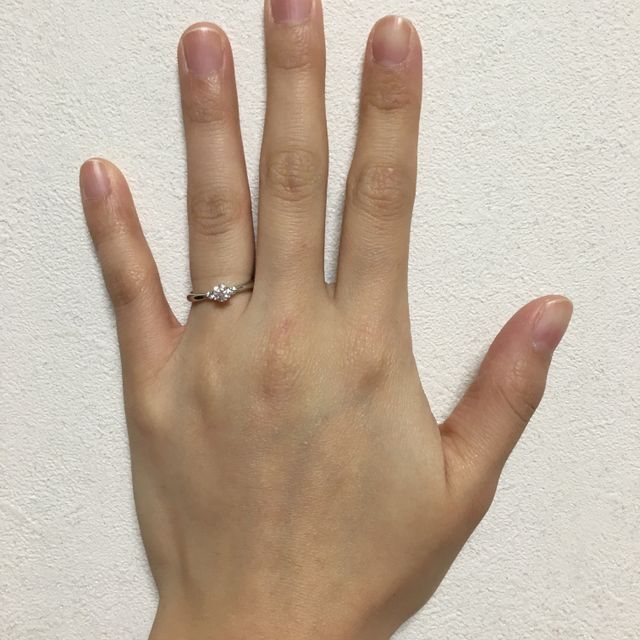 【ギンザタナカブライダル(GINZA TANAKA BRIDAL)の口コミ】 メインのダイヤモンドが中央に付いていること、ダイヤモンドが最高ランク…