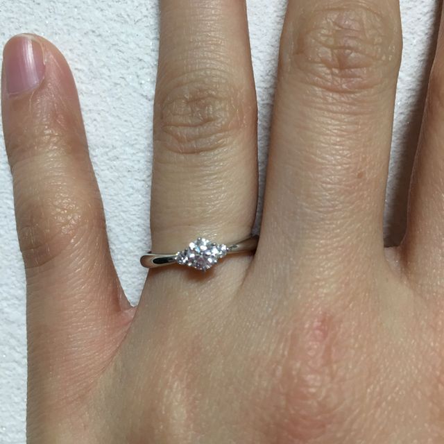 【ギンザタナカブライダル(GINZA TANAKA BRIDAL)の口コミ】 メインのダイヤモンドが中央に付いていること、ダイヤモンドが最高ランク…