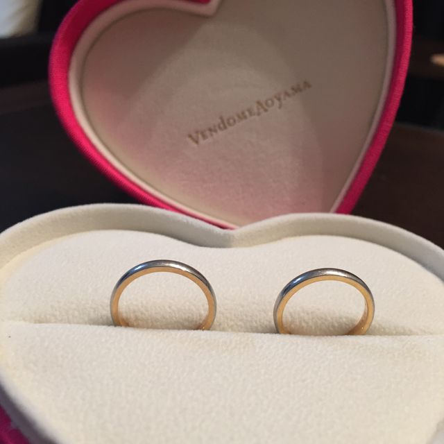 【ヴァンドーム青山(VENDOME AOYAMA)の口コミ】 一見、何気ないシンプルな指輪ですが、内側にピンクゴールドがあしらわれ…
