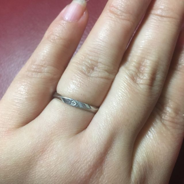 【ラザール ダイヤモンド(LAZARE DIAMOND)の口コミ】 ダイヤがあまり目立たないデザインを探していました。また、男性側のリン…