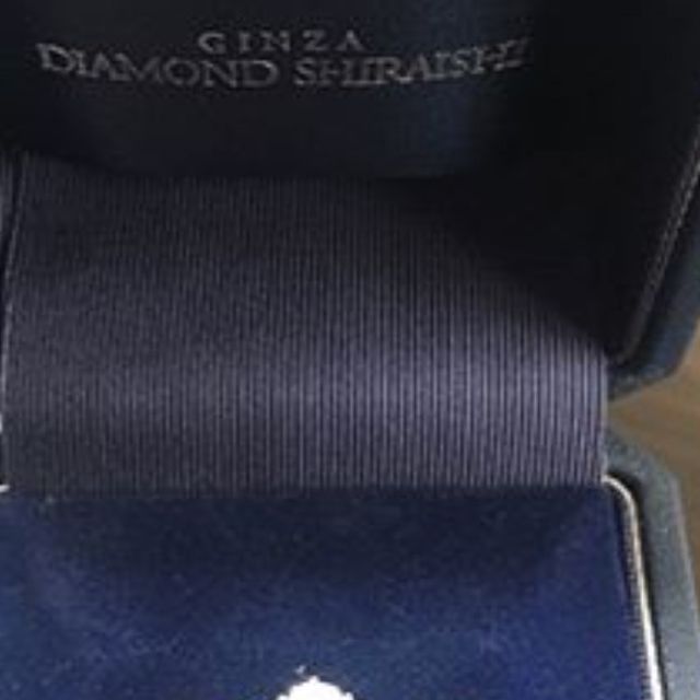 【銀座ダイヤモンドシライシの口コミ】 事前にサイトにて写真などでデザインを確認してから来店しました。当初狙…