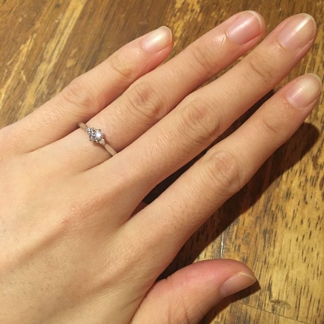 【俄(にわか)の口コミ】 横から見たときのデザインに一目惚れ。つけ心地も良かったからです。花麗…