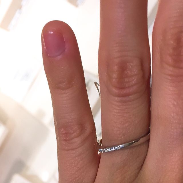 【4℃ BRIDAL(ヨンドシーブライダル)の口コミ】 値段が安かったのと、細いデザインがよかったので、総合的にここに決めま…