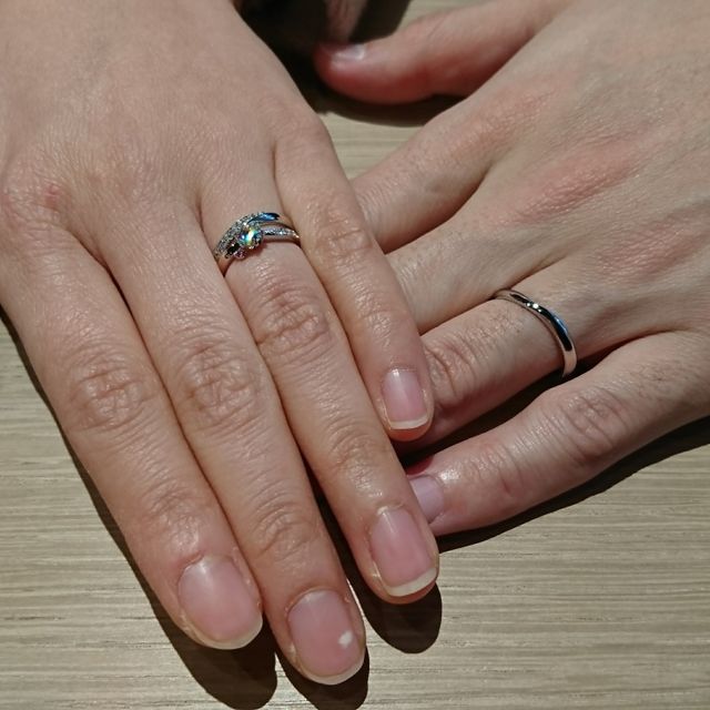 【COCKTAIL(カクテル)の口コミ】 ネットで下調べしていた時に、デザインが女性らしく可愛くて、かつ誕生石…