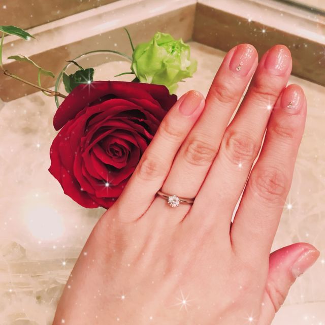 【ティファニー(Tiffany & Co.)の口コミ】 彼と2人で色んなお店を見ました。周りにもダイヤが付いているタイプと迷い…