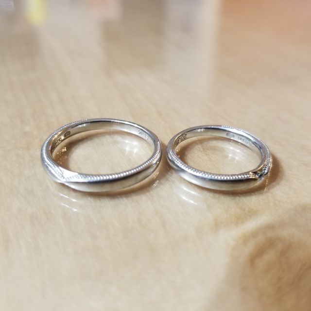 【エクセルコダイヤモンド(EXELCO DIAMOND)の口コミ】 ミル打ちと呼ばれる細かく、繊細な刻印が職人さんの丹精な気持ちで作り上…